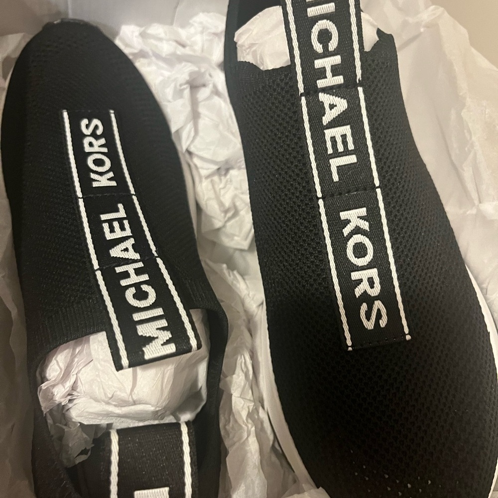 MICHAEL KORS OUTLET
Bodie Knit Slip-On Sneaker - Picture 7 of 8